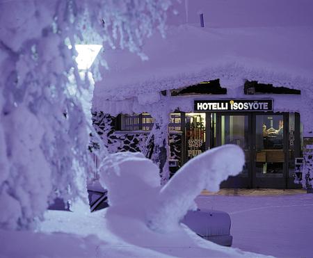 Hotel Iso-Syöte Hoteleingang, Winter, tief verschneit