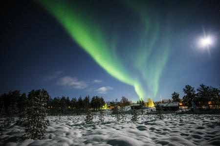 Polarlichter überm Hotel Seita vom See aus, Ylläs Äkäslompolo (c) Klaus-Peter Kappest 