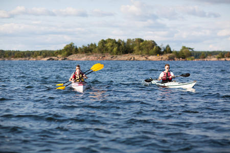Kajakfahren im Schärengarten von Turku (c) Visit Finland