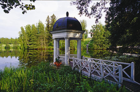 Idylle im Park des Herrenhauses Mustio